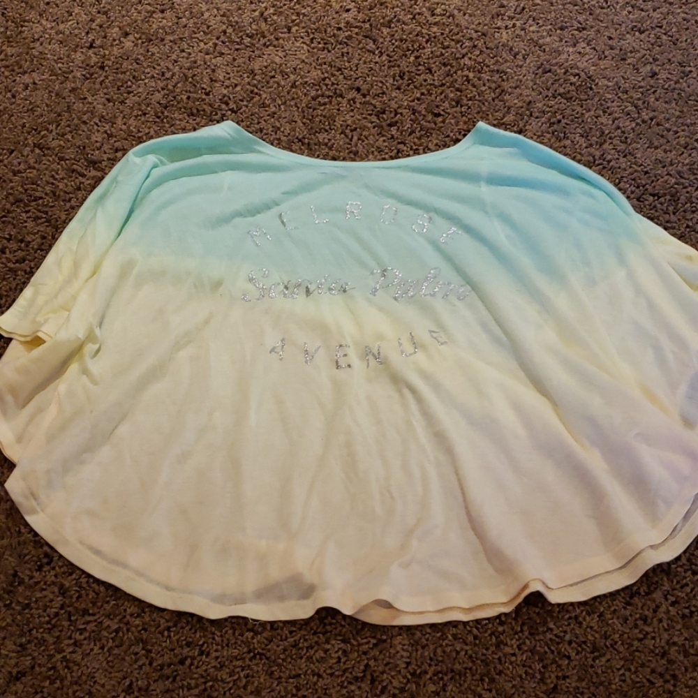 It is a confortable flow shirt